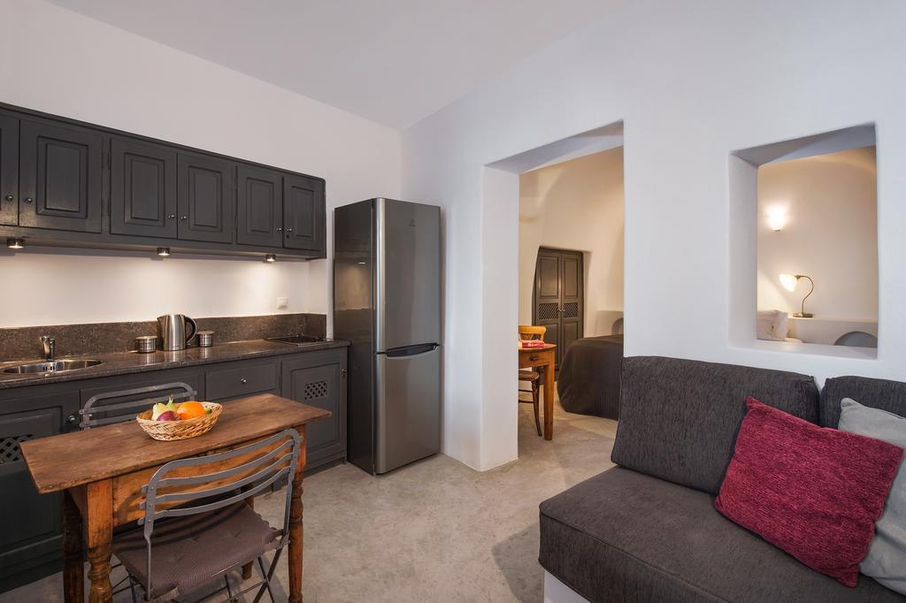 Theodora Suites (Adults Only) Oia  Room photo